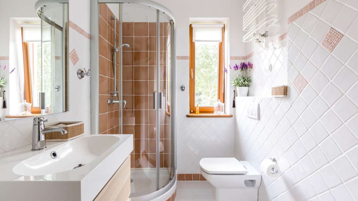 A Few Simple Tricks To Make Your Small Bathroom Look Bigger