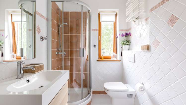 A Few Simple Tricks To Make Your Small Bathroom Look Bigger